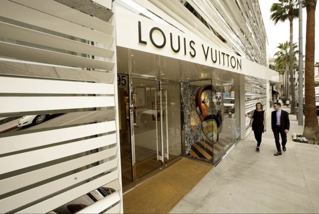 Louis Vuitton store robbed on Rodeo Drive in Beverly Hills